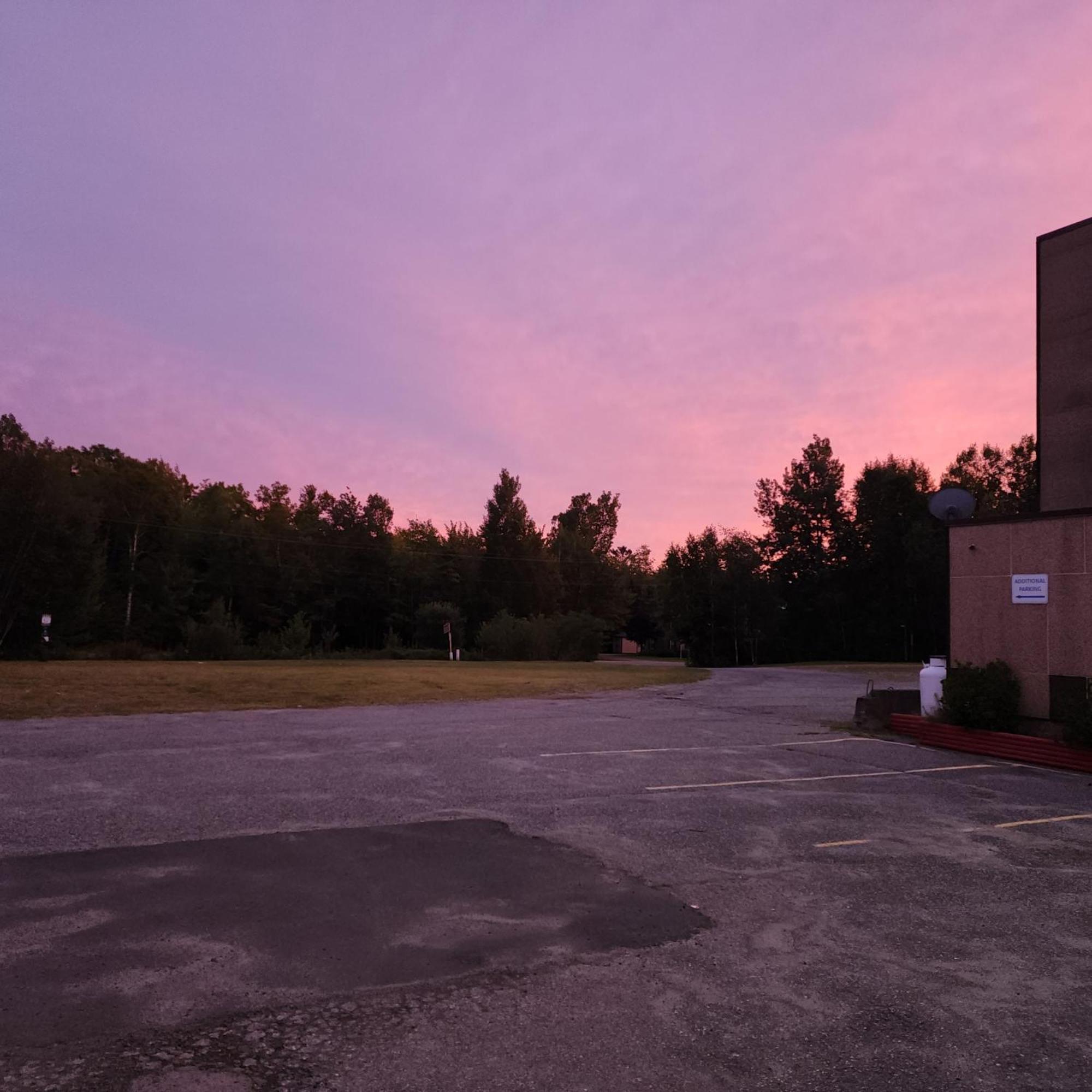 卡塔丁旅馆&套房 Millinocket 外观 照片